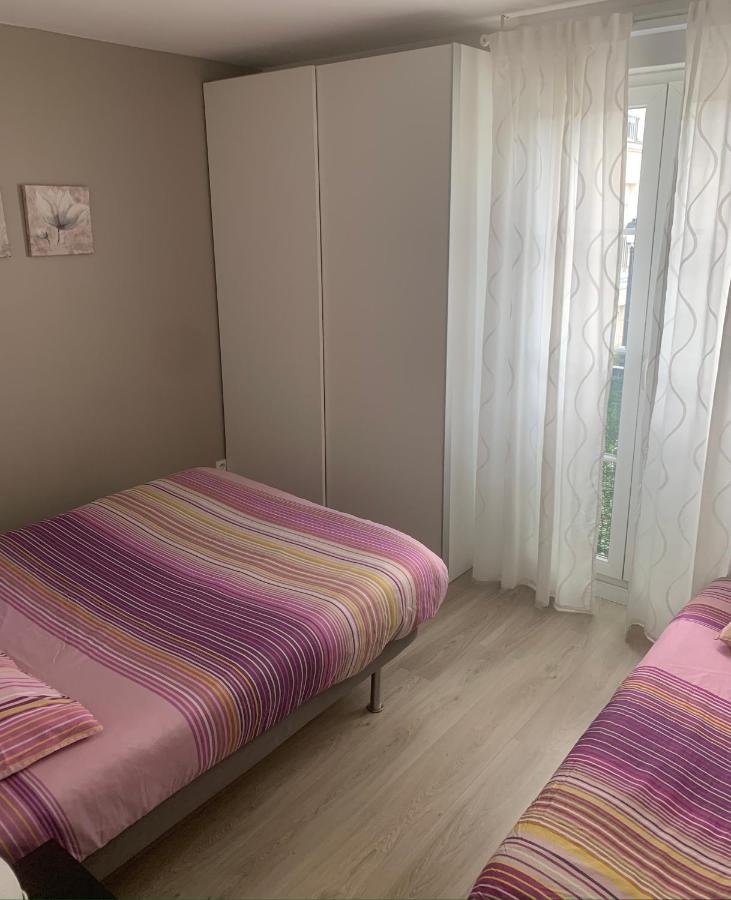 סאריס Julie'S Apartment Disneyland מראה חיצוני תמונה